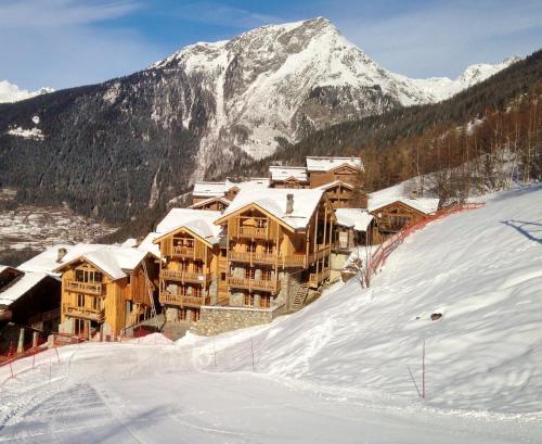 Black Diamond Sainte Foy Chalets - Best Hotels in Savoie