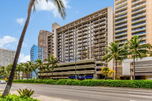 hotels with suites in Honolulu