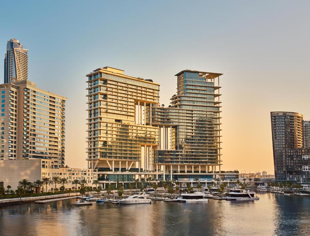 The Lana - Dorchester Collection - Hotels with Pools in Dubai