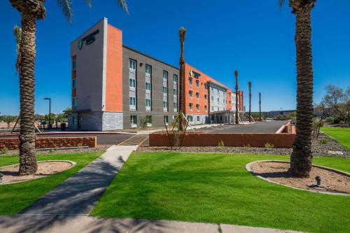 hotels with suites in Chandler