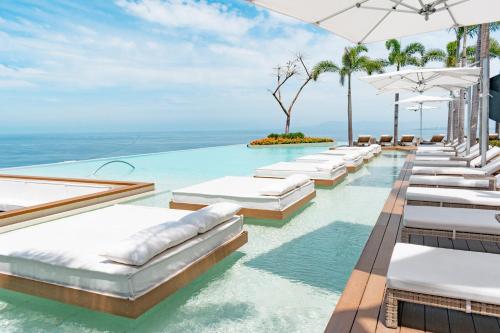 Maxwell Collection Romantic Zone