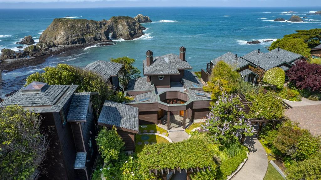 Sacred Rock Inn - Best Hotels in Mendocino