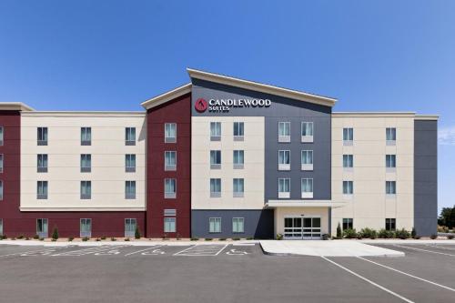 Candlewood Suites McPherson, an IHG Hotel