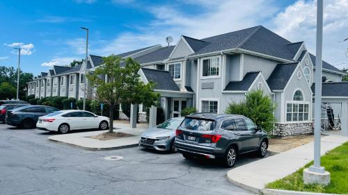 hotels with suites in Salt Lake City
