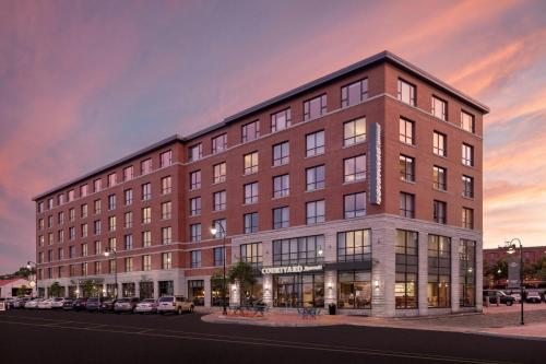 Courtyard by Marriott Portland Downtown/Waterfront - Best Hotels in Portland, ME