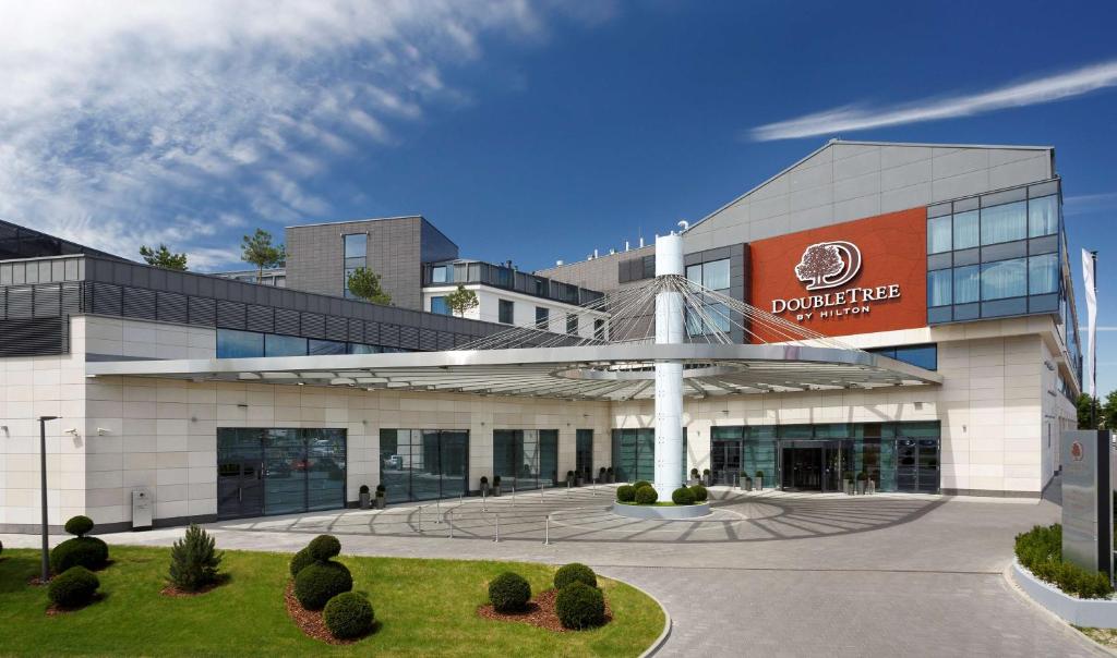 DoubleTree by Hilton Hotel & Conference Centre Warsaw - Best Pool Hotels in Warsaw