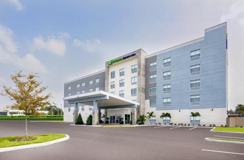 Holiday Inn Express & Suites Tampa Stadium - Airport Area, an IHG Hotel