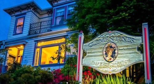 Clementine's Guest House & Vacation Rentals - Best Hotels in Astoria