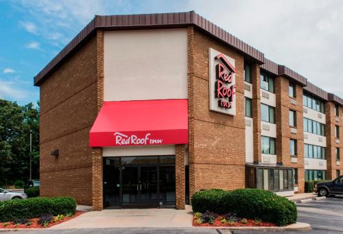 hotels with suites in Cary