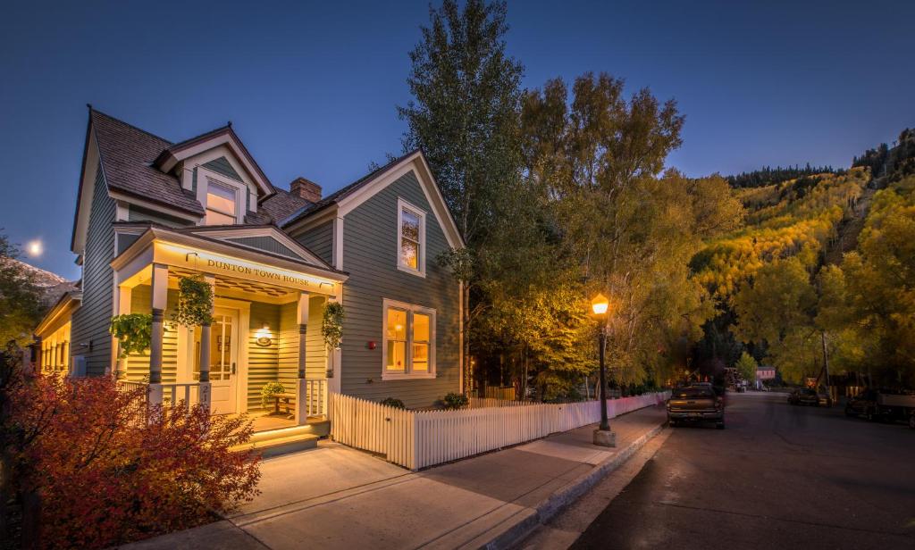 Dunton Town House Hotel - Ski Hotels in Colorado