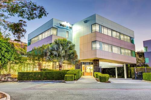 Springfield Lakes Boutique Hotel