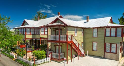 Victorian House Bed and Breakfast - Best Hotels with Free Breakfast in St. Augustine, FL