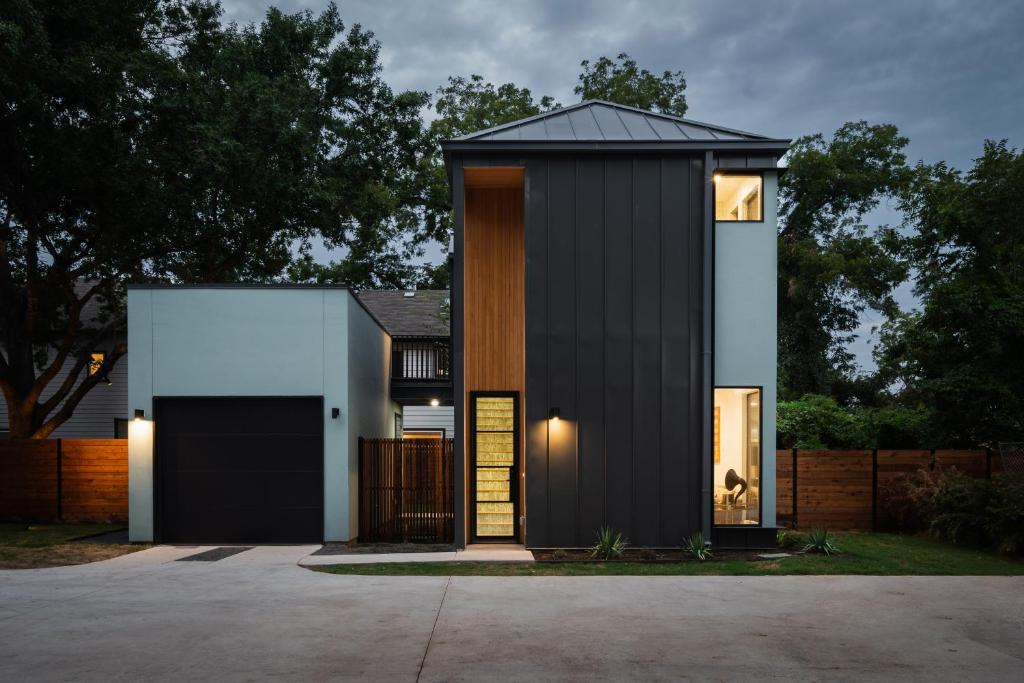 East Austin Modern Bungalow - Best Hotels in Texas