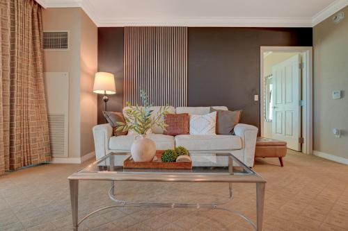 LUXURIOUS 1 BD/2BTH Premium Suite MGM Signature w/balcony