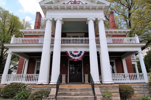 South Broadway Manor B&B - Near Fallingwater, Ohiopyle State Park, Hiking & Biking trails GAP
