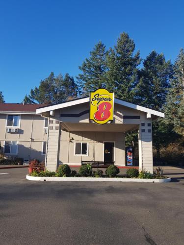 Super 8 by Wyndham Shelton - Best Parking Hotels in Olympic National Park, WA
