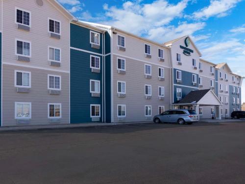 hotels with suites in Champaign