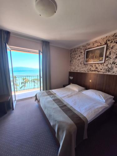 VILLA VOLOSKO with private parking and breakfast,seaview