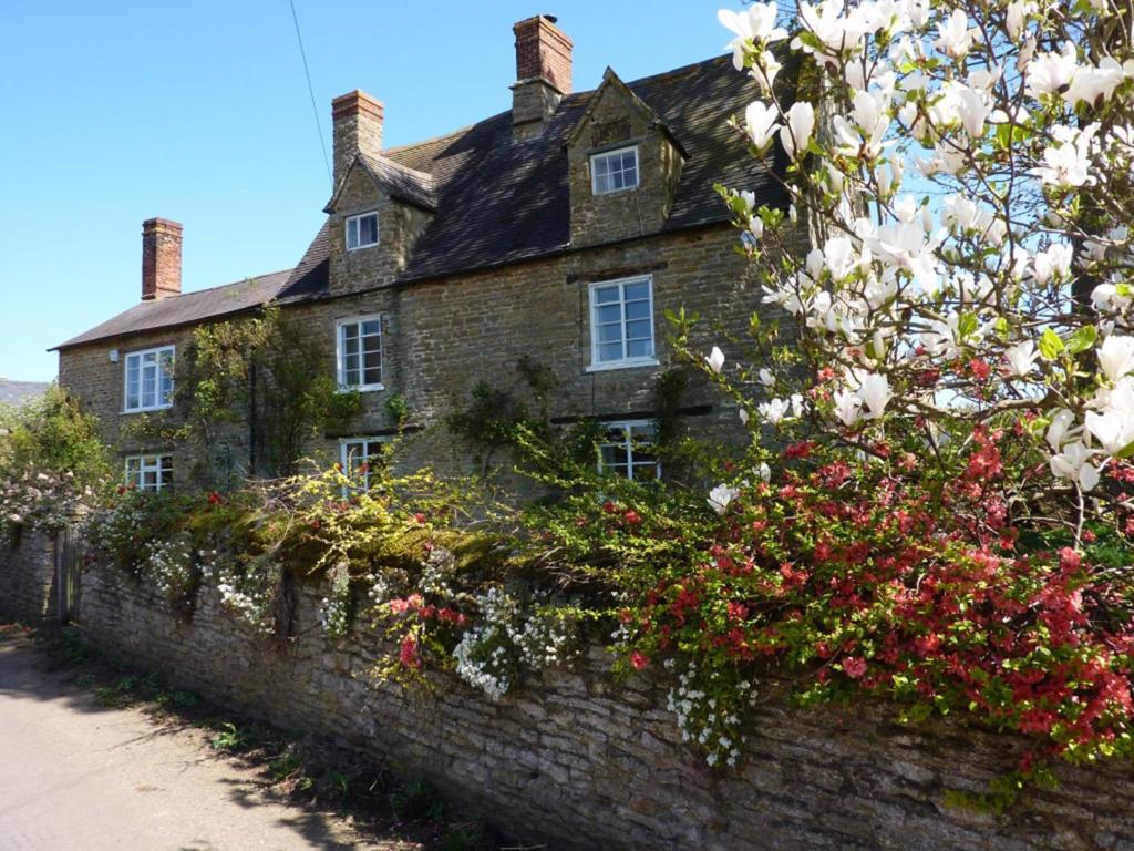 Home Farmhouse Bed and Breakfast - Best Hotels in Oxfordshire