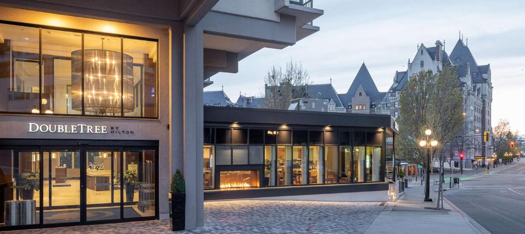 DoubleTree by Hilton Hotel & Suites Victoria - Best Pet-Friendly Hotels in Victoria & Vancouver Island