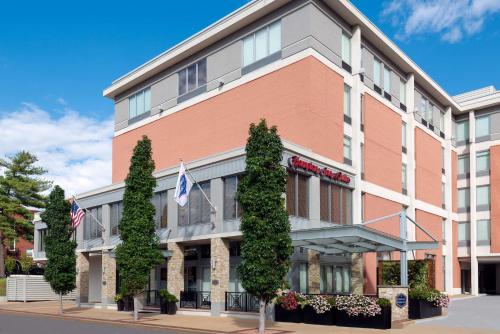 Hampton Inn and Suites Clayton/St. Louis-Galleria Area - Best Hotels with Free Breakfast in St. Louis, MO