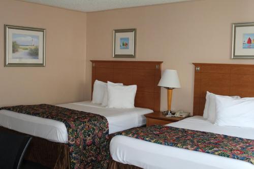 hotels with suites in Dartmouth