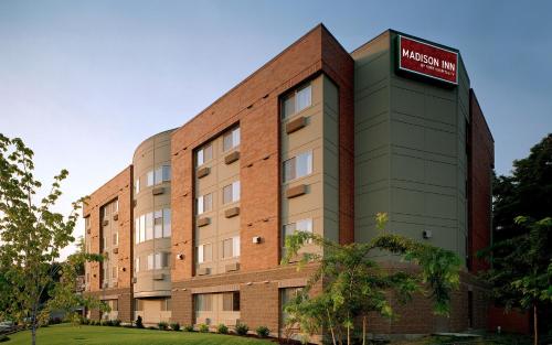 The Madison Inn - Best Hotels with Free Breakfast in Spokane, WA