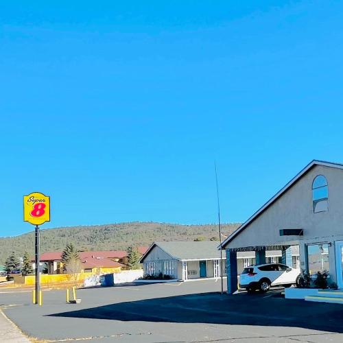 Super 8 by Wyndham Williams West Route 66 - Grand Canyon Area - Best Pet-Friendly Hotels in Williams, AZ