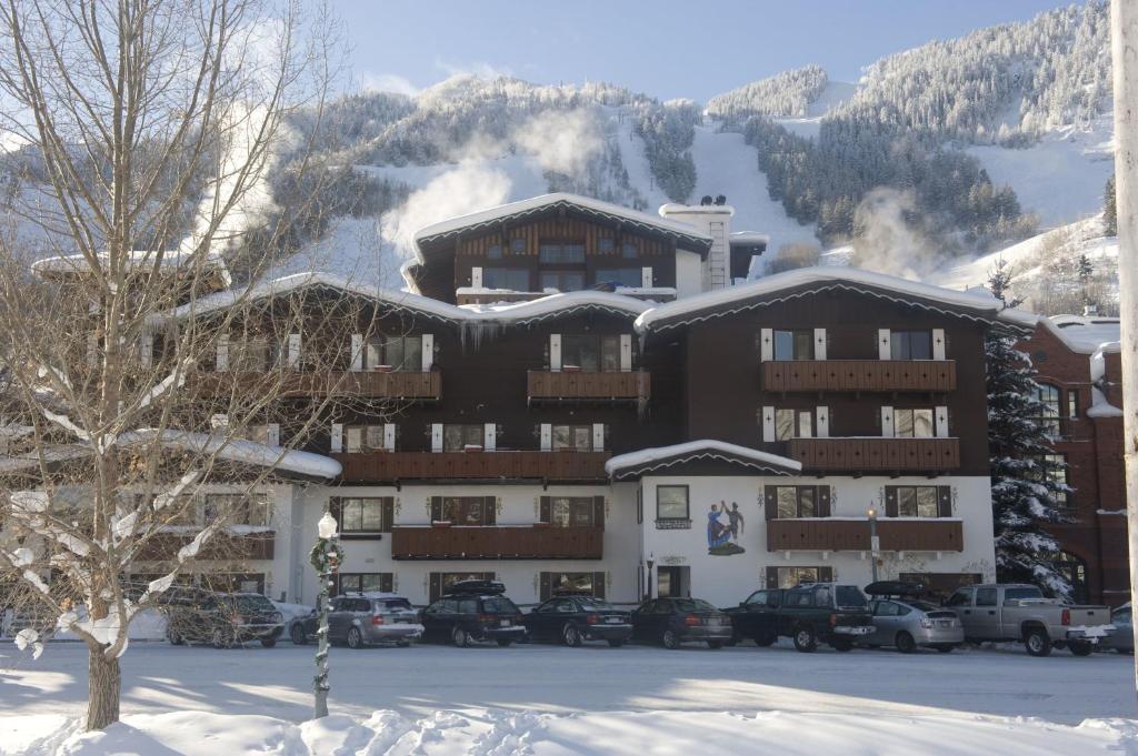 Mountain Chalet Aspen - Ski Hotels in Colorado