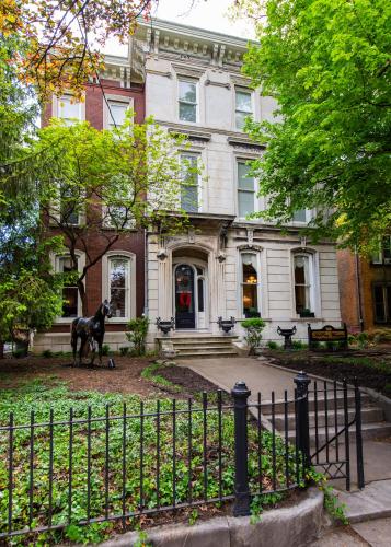 DuPont Mansion Bed & Breakfast - Best Hotels in Kentucky