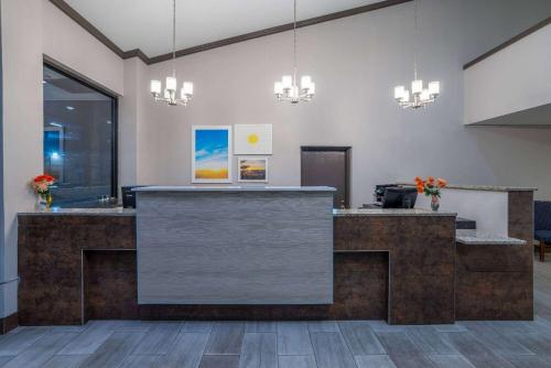 hotels with suites in Manassas