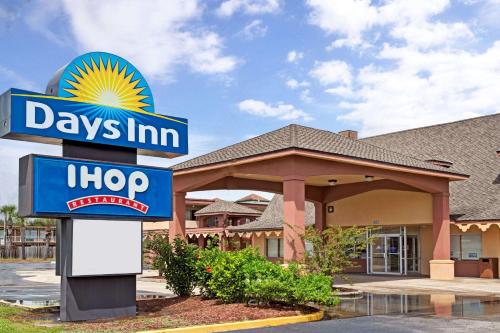 Days Inn by Wyndham St Augustine I-95-Outlet Mall - Best Pool Hotels in St. Augustine, FL