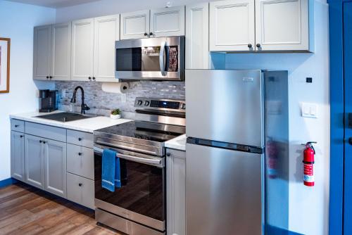 hotels with suites in Anchorage