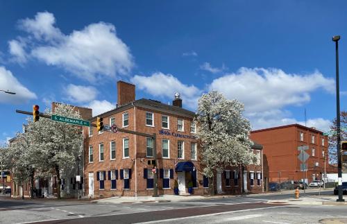 1840s Carrollton Inn - Best Hotels in Baltimore, MD