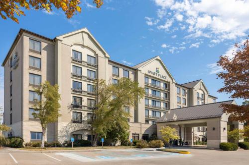 Hyatt Place Indianapolis Airport - Best Hotels with Airport Shuttle Service in Indianapolis, IN