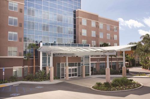 Hyatt Place at Anaheim Resort/Convention Center - Best Hotels with Free Breakfast in Anaheim-Disneyland, CA