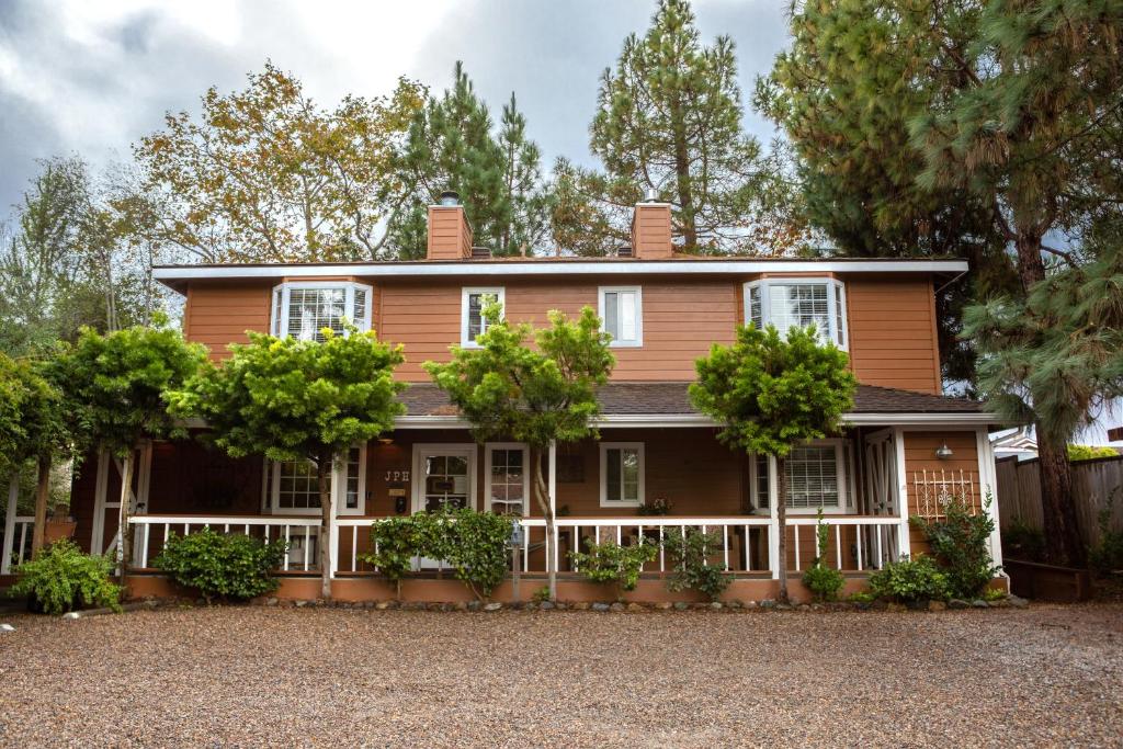 J Patrick Inn - Best Hotels in Cambria