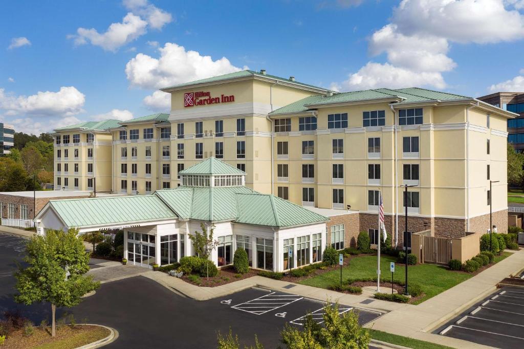 Hilton Garden Inn Charlotte Airport - Best Hotels with Airport Shuttle Service in Charlotte, NC