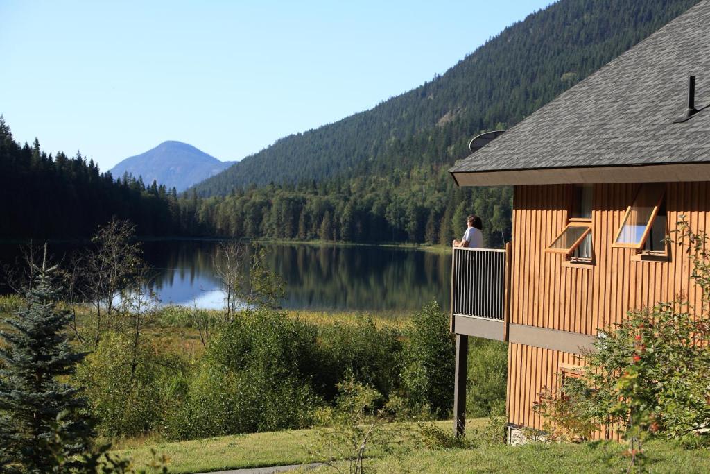 Alpine Meadows Resort - Best Hotels in British Columbia