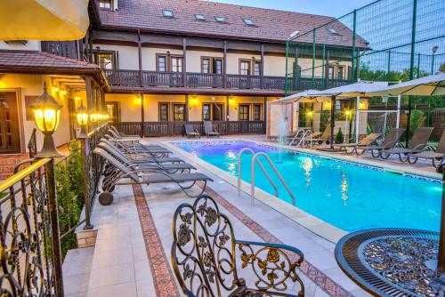 Conacul Ambient - Best Pool Hotels in Romania