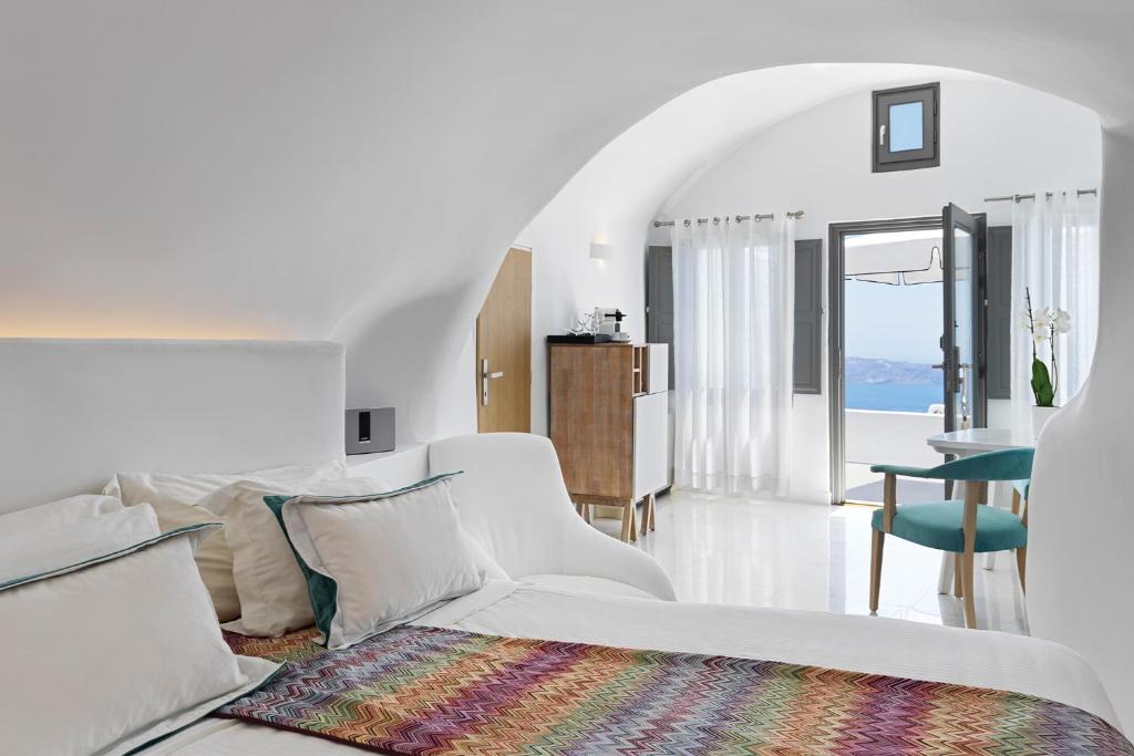 Katikies Chromata Santorini - The Leading Hotels of the World - Best Hotel Pools on Santorini