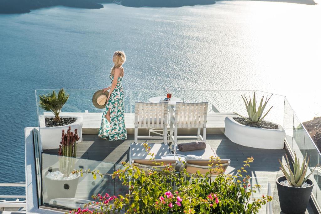 On The Rocks - Small Luxury Hotels of the World - Best Hotels in Santoríni