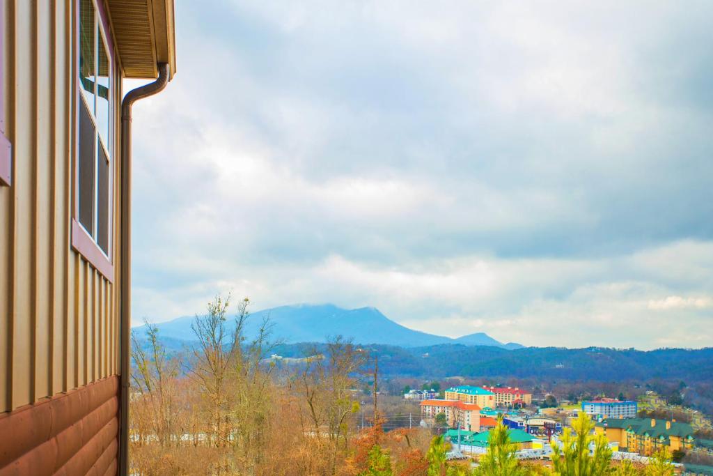 The Lodges of the Great Smoky Mountains - Best Hotels in Pigeon Forge, TN