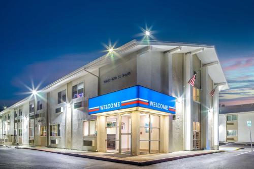 Studio 6 Seattle, WA Sea Tac Airport South - Best Parking Hotels in SeaTac, WA