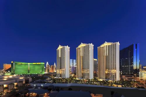 Amalz Studio Suites at Mgm Signature !
