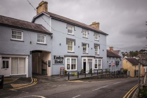Gwesty'r Emlyn Hotel