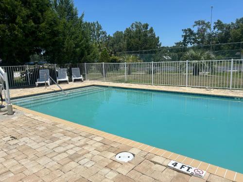 hotels with suites in Tallahassee