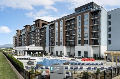 Embassy Suites By Hilton Pigeon Forge Resort - Best Hotels with Free Breakfast in Pigeon Forge, TN