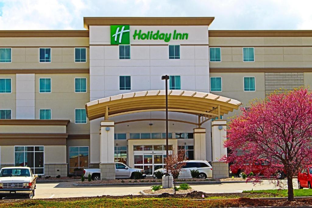 Holiday Inn Salina by IHG - Best Parking Hotels in Kansas