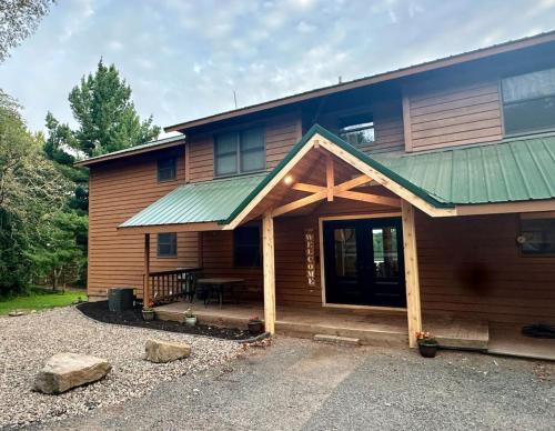 Pleasant Lake Bed and Breakfast - Best Hotels in Alabama